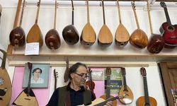 El emeğiyle yaptığı enstrümanları 34 yıldır müzik tutkunlarına ulaştırıyor