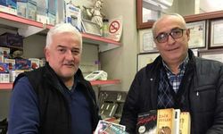 Emekli emniyet personeli, Cumhuriyetin 100. yılı anısına 100 kitap bağışladı