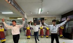 En "özel" halk oyunları ekibi, törenlerde sahne almaya hazırlanıyor