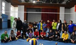 Engelliler, voleybolla spor becerilerini geliştiriyor