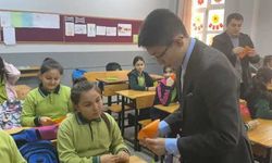 Japonya'da yaşayan Türk öğrenci Zonguldak'ta çocuklarla origami yaptı