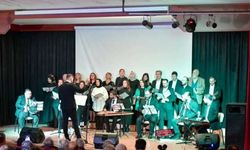 Ladik'te Yetişkinler Türk Müziği Korosu ilk konserini verdi
