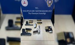 Salıpazarı ilçesinde bir araçta 3 ruhsatsız tabanca ele geçirildi