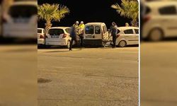 Sinop'ta otomobilin park halindeki araçlara çarptığı kazada 2 kişi yaralandı