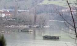 Zonguldak'ta suyu çekilen baraj havzasındaki yapılar ortaya çıktı