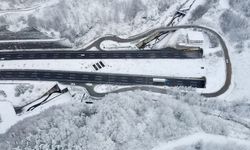 Bolu Dağı'ndaki kar yağışı aralıklarla sürüyor