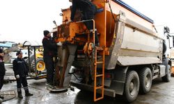 Düzce'de belediye ekipleri karla mücadeleye hazır