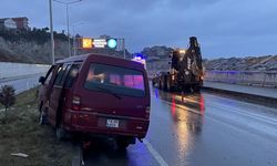 Zonguldak'ta kepçeyle çarpışan minibüsteki 3 kişi yaralandı