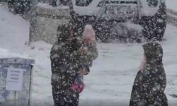 Hakkari’de lapa lapa kar yağışı: 92 yerleşim yerinin yolu kapandı
