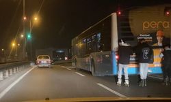 Patenli gençlerden 50 kilometre hızla giden otobüs arkasında ölüme davetiye