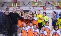 Sivas’ta düzenlenen okullar arası hentbolda kupalar sahiplerini buldu