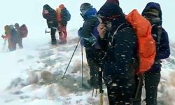 Süphan Dağı’na tırmanan dağcılar tipiye yakalandı