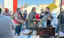 Karadeniz; Siyaseti bırakıp deprem bölgesine odaklanalım"