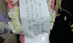 Altı yaşındaki Zeynep oyuncak bebeğinin üzerine not yazarak deprem bölgesine gönderdi