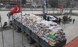 Boyabat’tan deprem bölgesine bir tır odun gönderildi