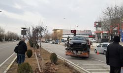 Çorum'da 2 otomobil ile tırın karıştığı trafik kazasında 2 kişi yaralandı