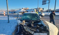 Çorum'da ambulansla otomobilin çarpıştığı kazada 6 kişi yaralandı