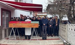 Depremde hayatını kaybeden biri bebek 4 kişinin cenazesi Bolu'da toprağa verildi