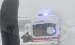 Ordu'da hasta kadın kepçeyle ambulansa taşındı