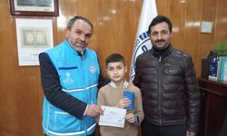 Samsun'da 11 yaşındaki çocuk, tablet almak için biriktirdiği parayı depremzedelere bağışladı