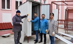 Samsun'da meslek liseliler deprem bölgesi için seyyar tuvalet ve soba üretiyor