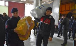 Trabzon'dan depremzedeler için bölgeye tırlarla yardım malzemesi gönderildi
