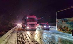 Bursa Ankara karayolunda tırların kayması sebebiyle kapanan yollar trafiğe açıldı