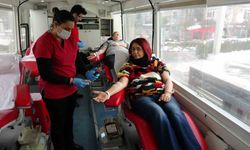 Çanakkale’de vatandaşlar deprem bölgesine kan bağışlıyor