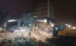 Elazığ’da çöken binada arama kurtarma çalışmaları sürüyor