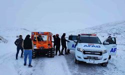 Erzincan’da karda mahsur kalan 5 kişi kurtarıldı