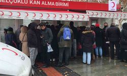 Konya’da depremzedeler için vatandaşlar kan merkezlerine akın etti