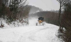 Lapseki’de karla mücadele çalışmaları devam ediyor