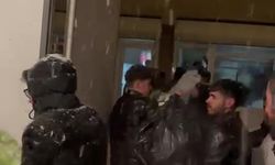 Yüksekovalı gençler yoğun kar yağışına rağmen depremzedeler için yardım topladı
