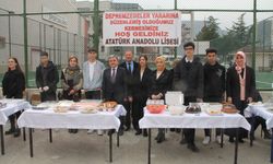 AMASYA - Lise öğrencileri depremzedeler yararına kermes düzenledi