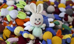 ANKARA - "Amigurumi" tekniğiyle ördükleri bebekler depremzede çocukları sevindirecek