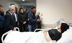 ANKARA - Nallıhanlı madencilerden, depremden 248 saat sonra enkazdan kurtardıkları Aleyna Ölmez'e ziyaret (2)