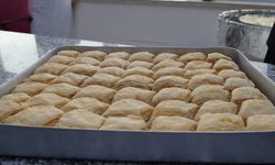 Çorum Belediyesinden Elbistan'daki "Yeniden Hayat Lokantası"na baklava-börek desteği