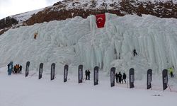 ERZURUM -  Depremlerde hayatını kaybedenler için buz tırmanışı yapıldı