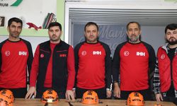 ERZURUM - Enkazda hayat kurtaran İHH Erzurum ekibi şimdi de yardım faaliyetleri yürütüyor