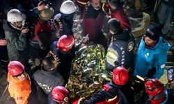 HATAY - Depremin 209. saatinde Faez Ghanam ve eşi Fatma Ghanam kurtarıldı (5)