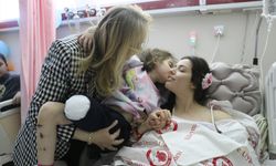 ISPARTA - Türkiye'yi ağlatan minik İrem, kavuştuğu annesinin yanından bir an olsun ayrılmıyor