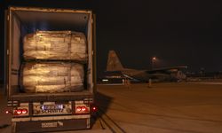 İSTANBUL - Çeşitli ülkelerden gelen yardımlar İstanbul'dan askeri uçaklarla deprem bölgesine gönderiliyor