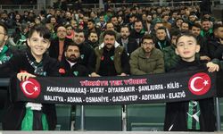 KOCAELİ - Kocaelispor ile Sakaryaspor depremzedeler yararına dostluk maçı yaptı