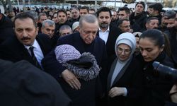 ŞANLIURFA - Cumhurbaşkanı Erdoğan, depremde hayatını kaybedenler için kurulan taziye çadırını ziyaret etti