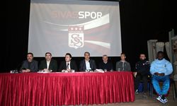 SİVAS - Sivasspor Teknik Direktörü Çalımbay ve futbolcular, depremzede çocuklarla buluştu