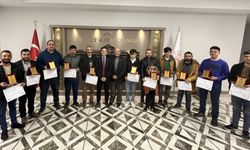 Boyabat'tan gönüllü olarak deprem bölgesine giden tesisatçılara teşekkür belgesi