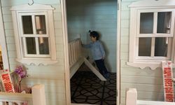 Çocukları teknoloji bağımlılığından uzaklaştırmak için ahşap oyun evi üretiyor
