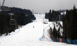 Kar kalınlığının yetersiz olduğu Ilgaz Kayak Merkezi'ne ilgi az