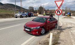 Karabük'te iki otomobilin çarpıştığı kazada 3 kişi yaralandı