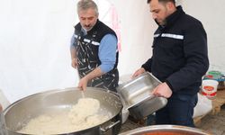 Tokat Belediyesi Gölbaşı'ndaki 3 bin depremzedeye günlük yemek hazırlıyor